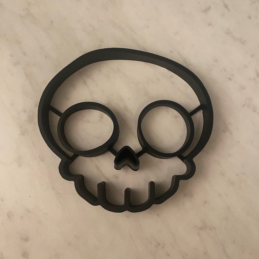 Fred Silicone Skull Egg Mold